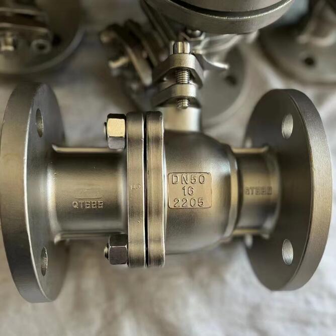 Duplex stainless steel ball valve