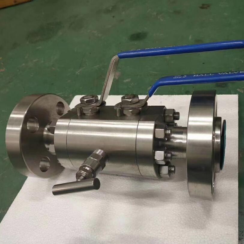 Ball valve with two balls in one body